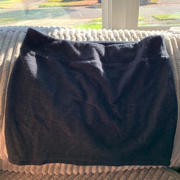 2 body con skirts for the price of 1. - Picture 3 of 4